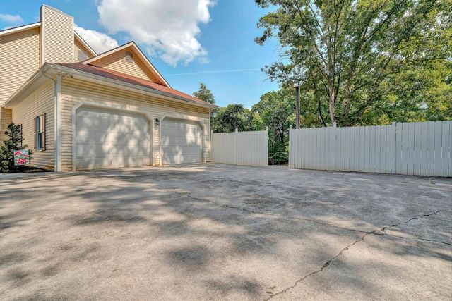 419 Willowood DR, Vinton, VA 24179