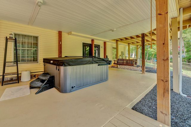 419 Willowood DR, Vinton, VA 24179