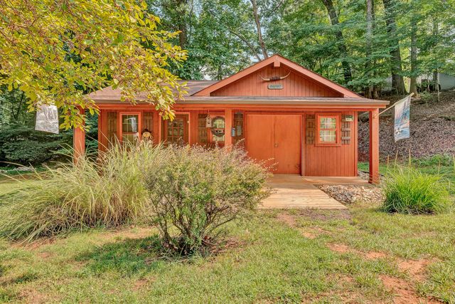 419 Willowood DR, Vinton, VA 24179