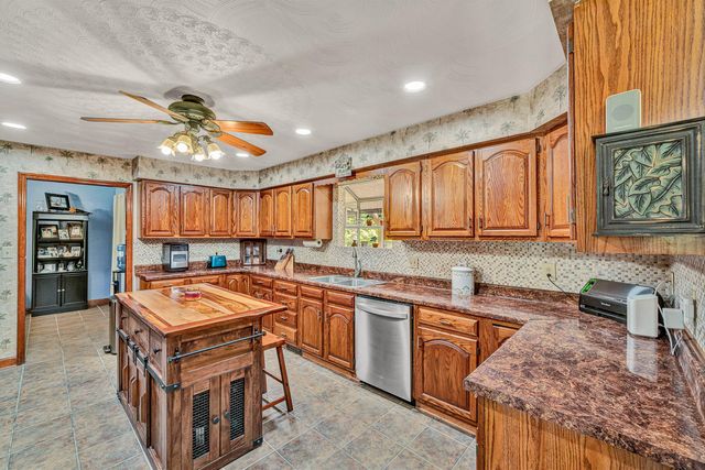419 Willowood DR, Vinton, VA 24179