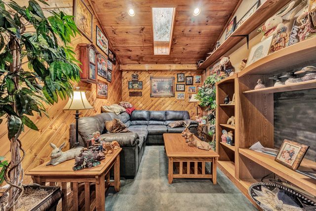 419 Willowood DR, Vinton, VA 24179