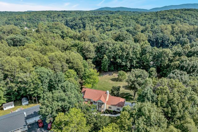 419 Willowood DR, Vinton, VA 24179