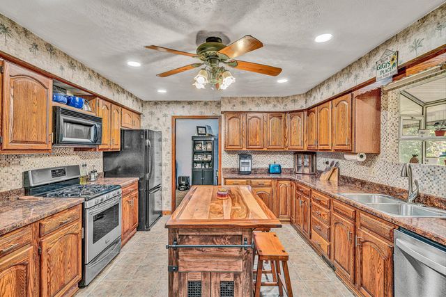 419 Willowood DR, Vinton, VA 24179