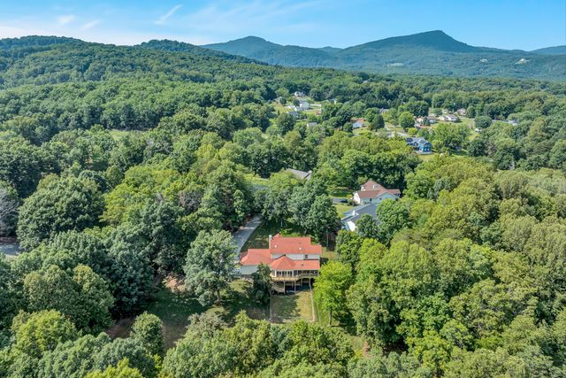 419 Willowood DR, Vinton, VA 24179