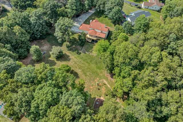 419 Willowood DR, Vinton, VA 24179