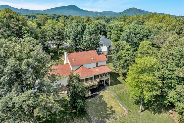 419 Willowood DR, Vinton, VA 24179