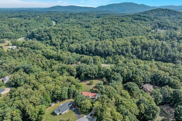 419 Willowood DR, Vinton, VA 24179