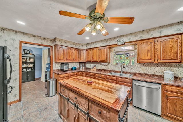 419 Willowood DR, Vinton, VA 24179
