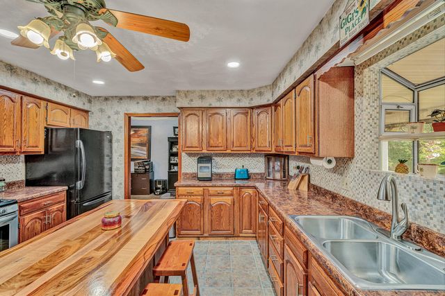 419 Willowood DR, Vinton, VA 24179