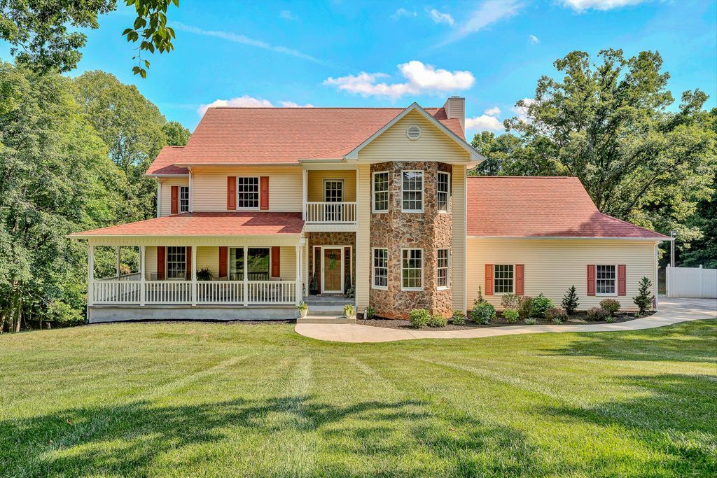 419 Willowood DR, Vinton, VA 24179