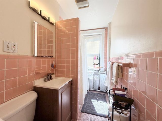 316 Summit Ave 5, Boston, MA 02135