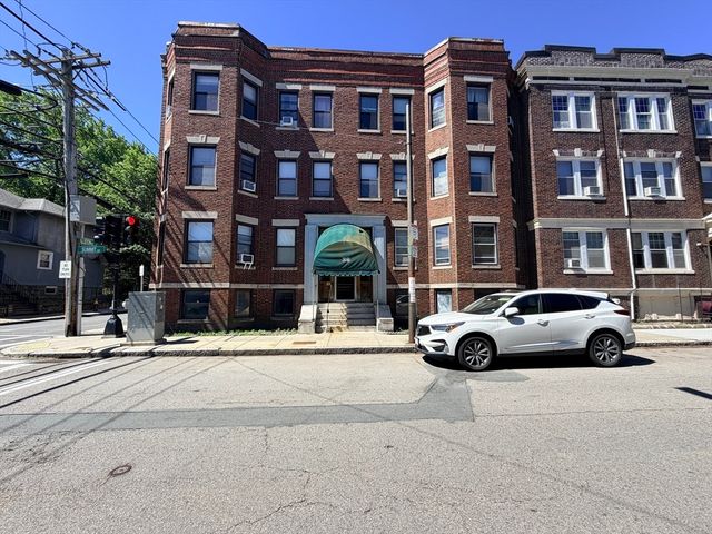 316 Summit Ave 5, Boston, MA 02135