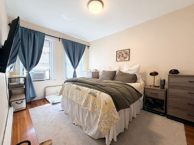 316 Summit Ave 5, Boston, MA 02135