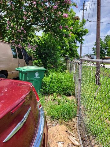 5620 Lucille St, Houston, TX 77026