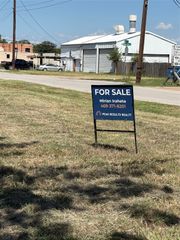 426 Dallas Street, Grand Prairie, TX 75051