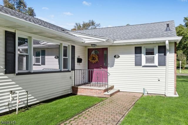 217 Robin Hood Rd, Mountainside Boro, NJ 07092