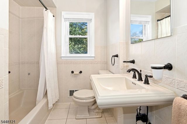 217 Robin Hood Rd, Mountainside Boro, NJ 07092