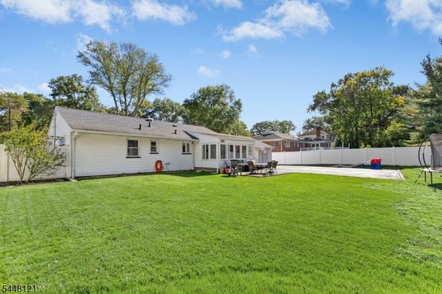217 Robin Hood Rd, Mountainside Boro, NJ 07092