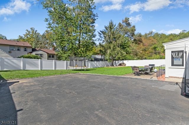 217 Robin Hood Rd, Mountainside Boro, NJ 07092