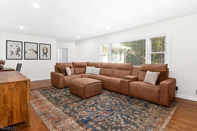 217 Robin Hood Rd, Mountainside Boro, NJ 07092