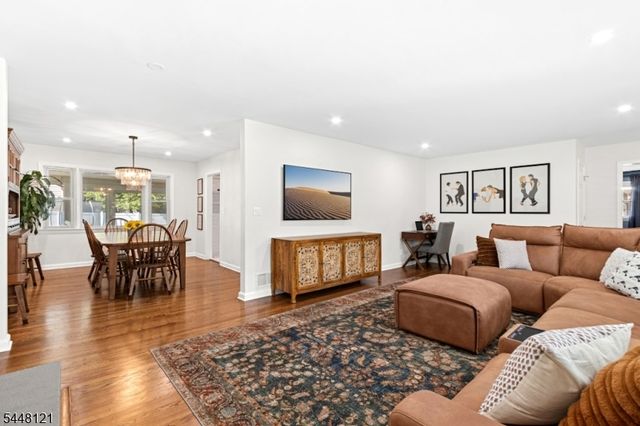 217 Robin Hood Rd, Mountainside Boro, NJ 07092