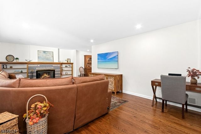 217 Robin Hood Rd, Mountainside Boro, NJ 07092