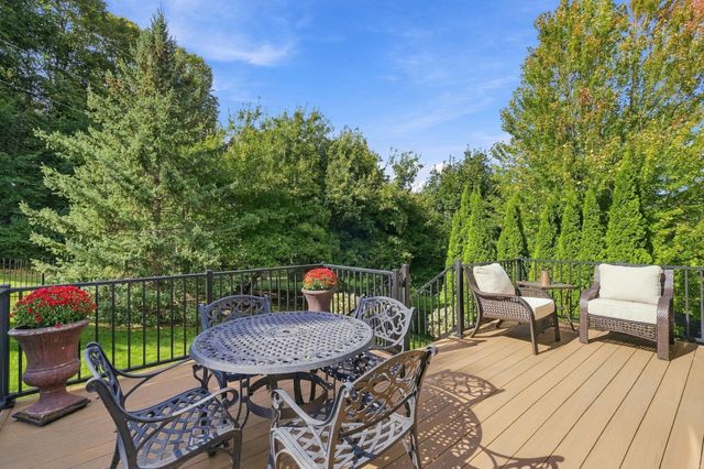 2388 Highover Trail, Chanhassen, MN 55317