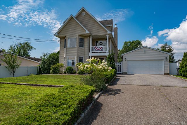 406 Vanderbilt Boulevard, Oakdale, NY 11769