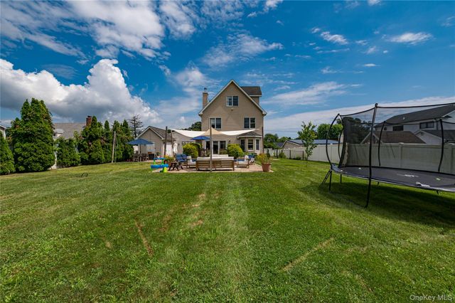 406 Vanderbilt Boulevard, Oakdale, NY 11769