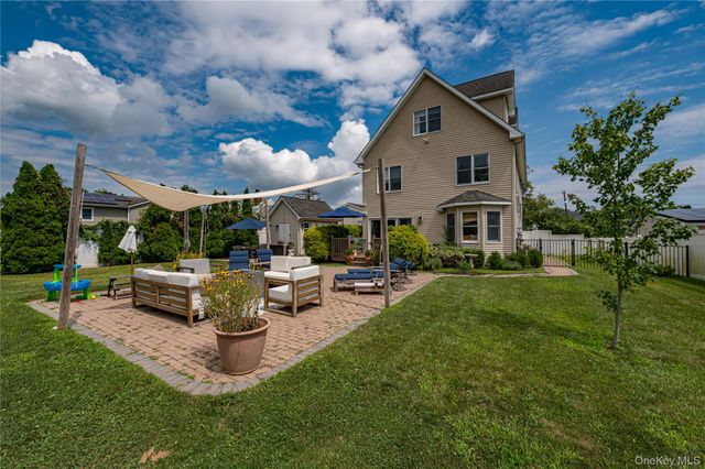 406 Vanderbilt Boulevard, Oakdale, NY 11769