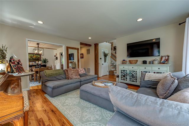 406 Vanderbilt Boulevard, Oakdale, NY 11769