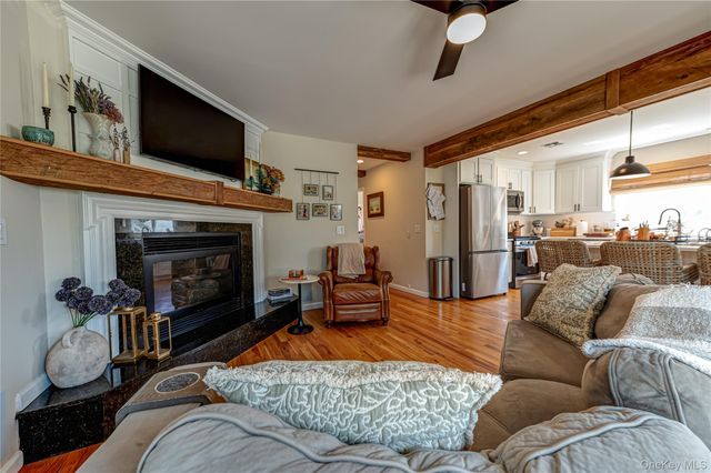 406 Vanderbilt Boulevard, Oakdale, NY 11769