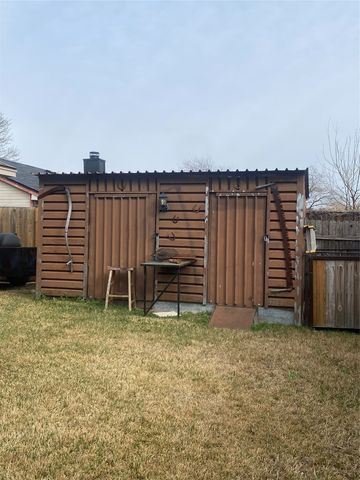 2629 Fairmont Drive, Grand Prairie, TX 75052