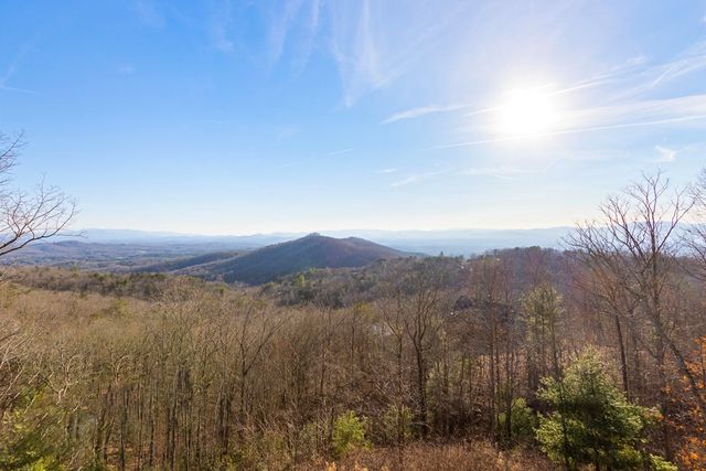 150 Lazy Country Cove Road, Murphy, NC 28906
