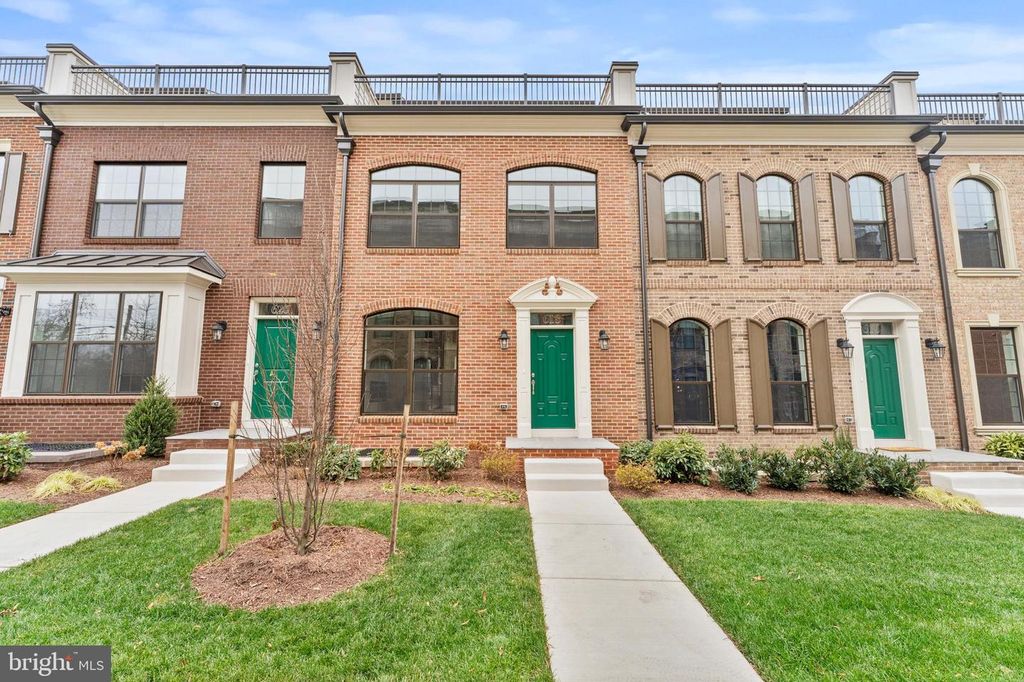 Image 1 of property listing at 622 CATAMARAN WAY, National Harbor, MD 20745