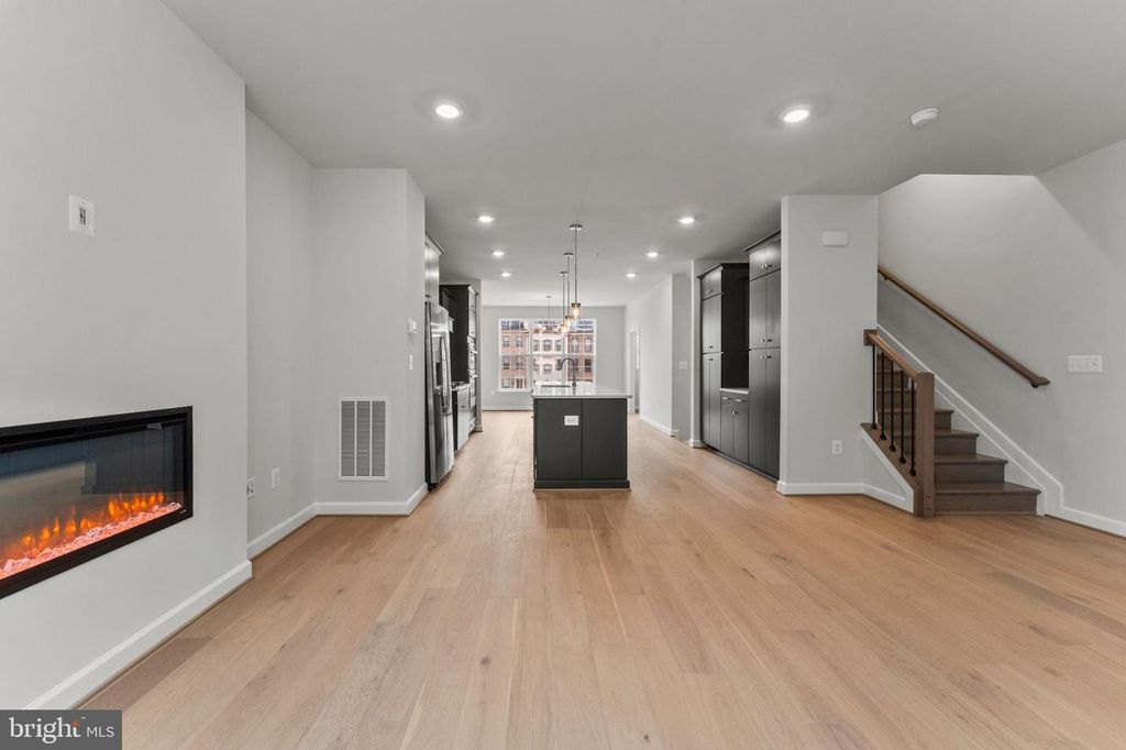 Image 2 of property listing at 622 CATAMARAN WAY, National Harbor, MD 20745
