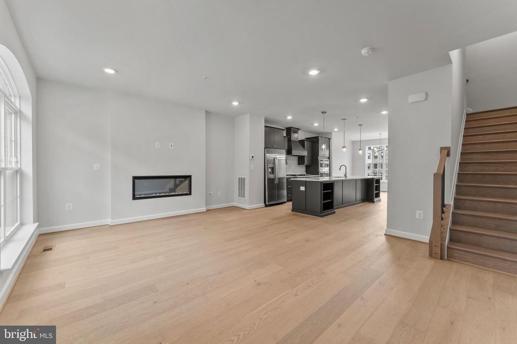 Image 3 of property listing at 622 CATAMARAN WAY, National Harbor, MD 20745