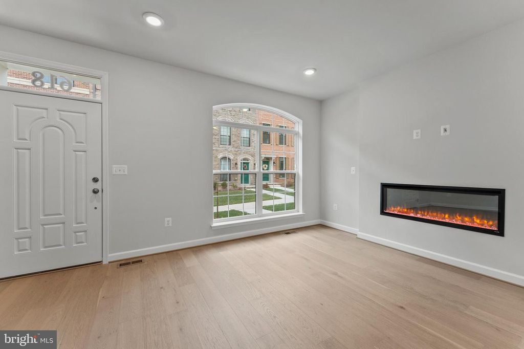 Image 4 of property listing at 622 CATAMARAN WAY, National Harbor, MD 20745