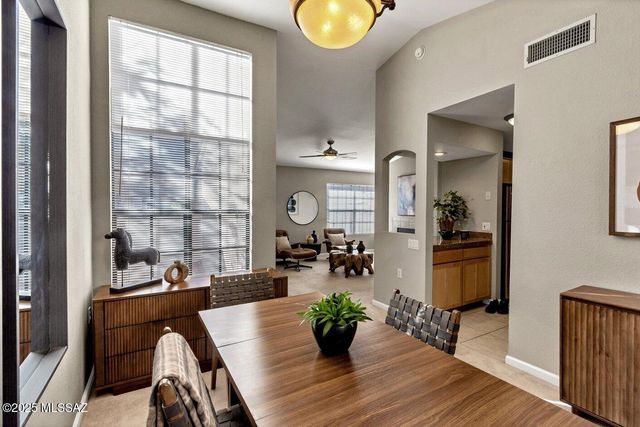 6414 N Tierra de las Catalinas Apt 32, Tucson, AZ 85718