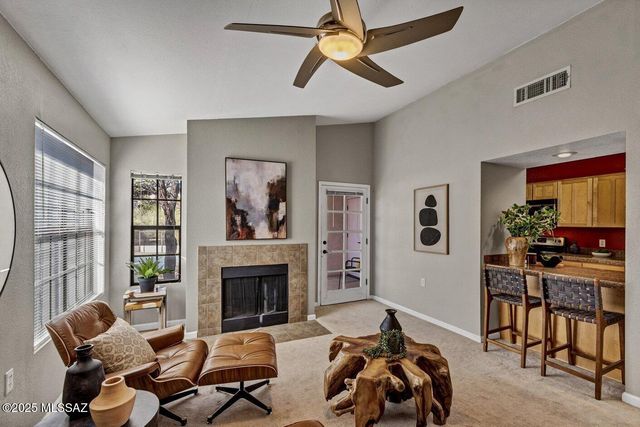 6414 N Tierra de las Catalinas Apt 32, Tucson, AZ 85718