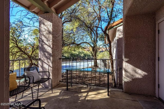 6414 N Tierra de las Catalinas Apt 32, Tucson, AZ 85718