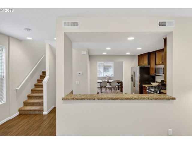 10521 Ne PARK RIDGE Way, Hillsboro, OR 97006