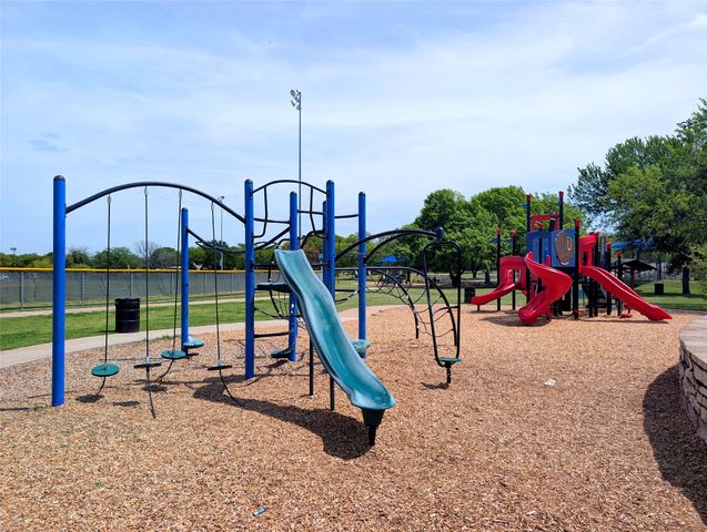 841 Lake View Ridge, White Settlement, TX 76108