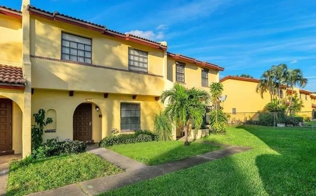 2760 NW 47TH Lane 2805, Lauderdale Lakes, FL 33313