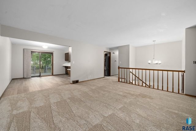 917 S Grandview Ave, Sioux Falls, SD 57103
