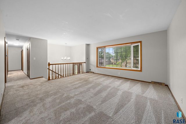 917 S Grandview Ave, Sioux Falls, SD 57103
