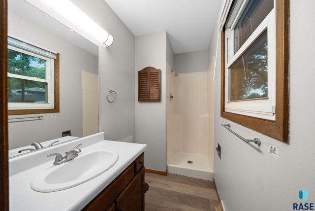 917 S Grandview Ave, Sioux Falls, SD 57103