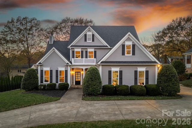 1019 10th Street Lane NW, Hickory, NC 28601