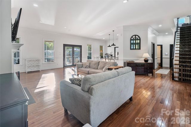 1019 10th Street Lane NW, Hickory, NC 28601