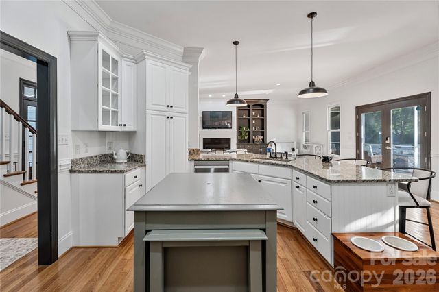 1019 10th Street Lane NW, Hickory, NC 28601